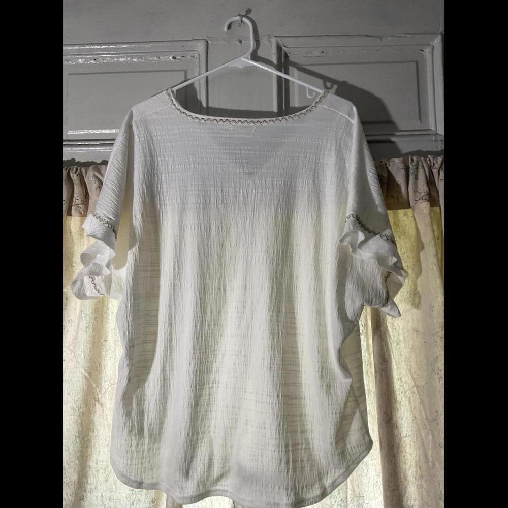 Max Studio Textured Tie Front Embroidered Blouse Size 1X - Picture 6 of 7